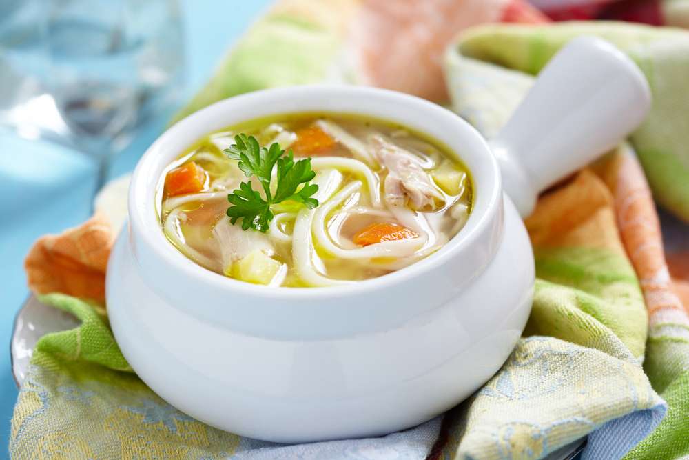 CALDO DE POLLO