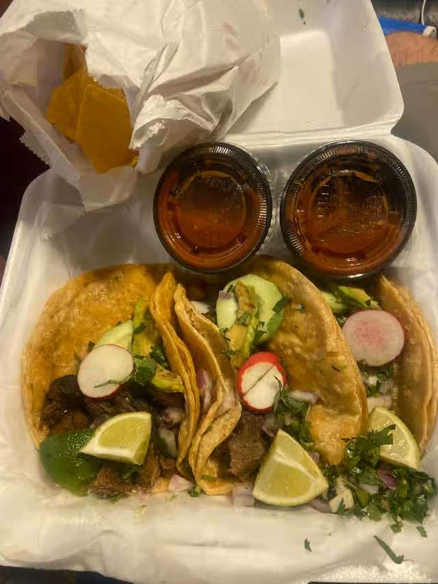 Chips (& two salsas)