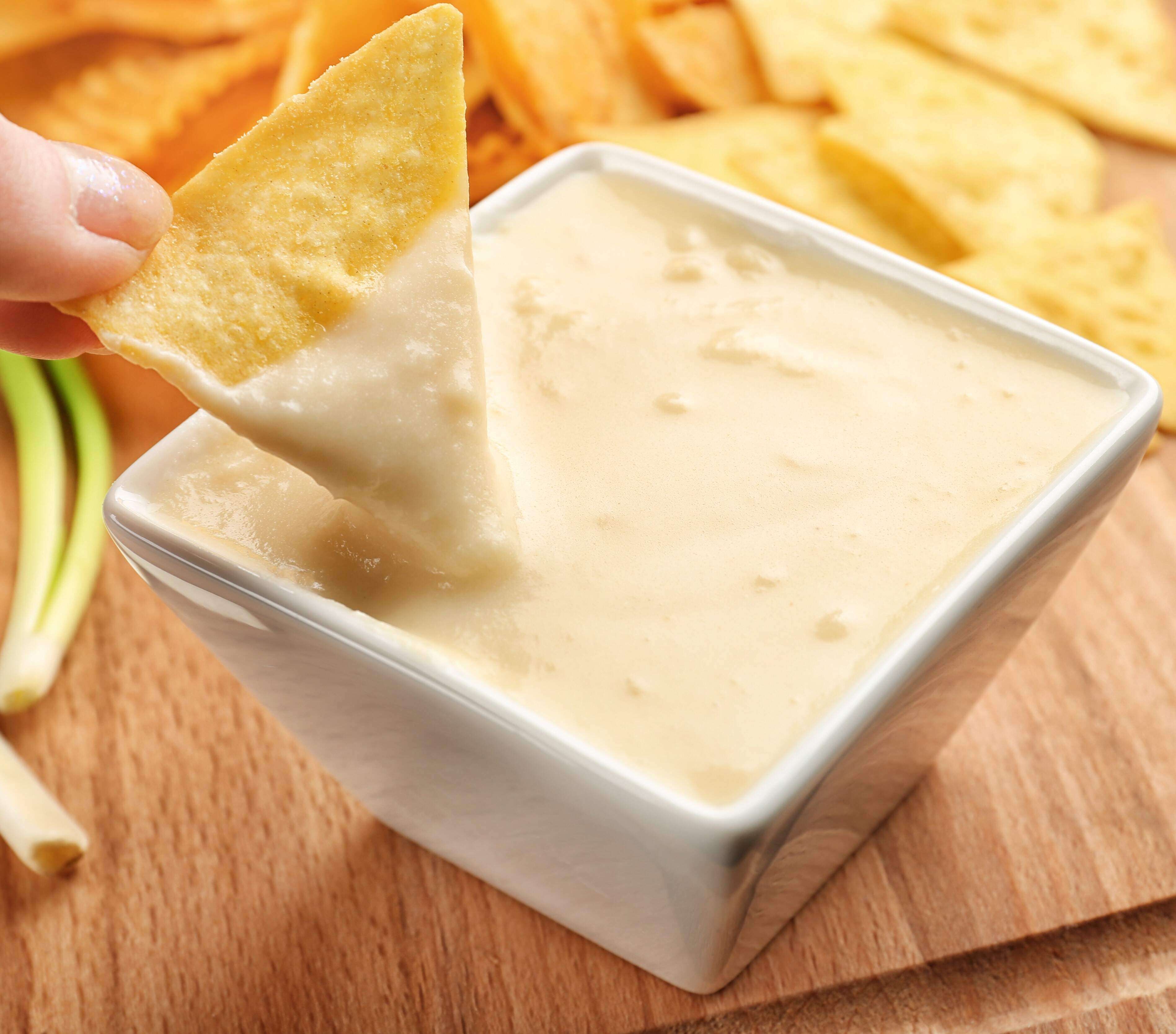 Queso Dip con Chips
